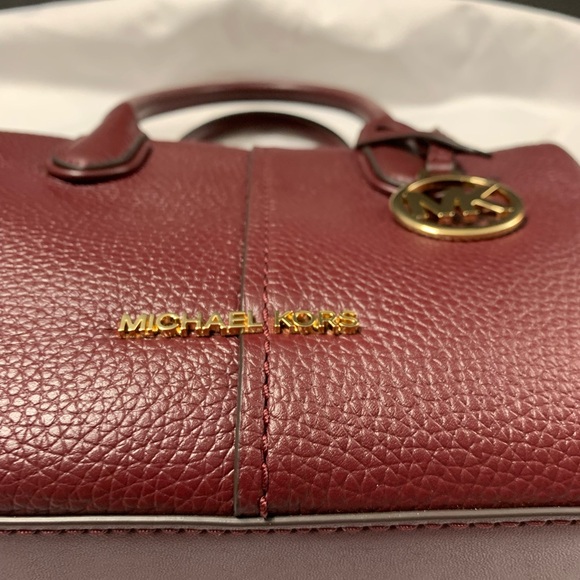 🍂 PreOwned Authentic Michael Kors Burgundy Small Purse - Picture 2 of 11
